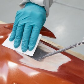 Application des matériaux de réparation à l'aide d'un pistolet